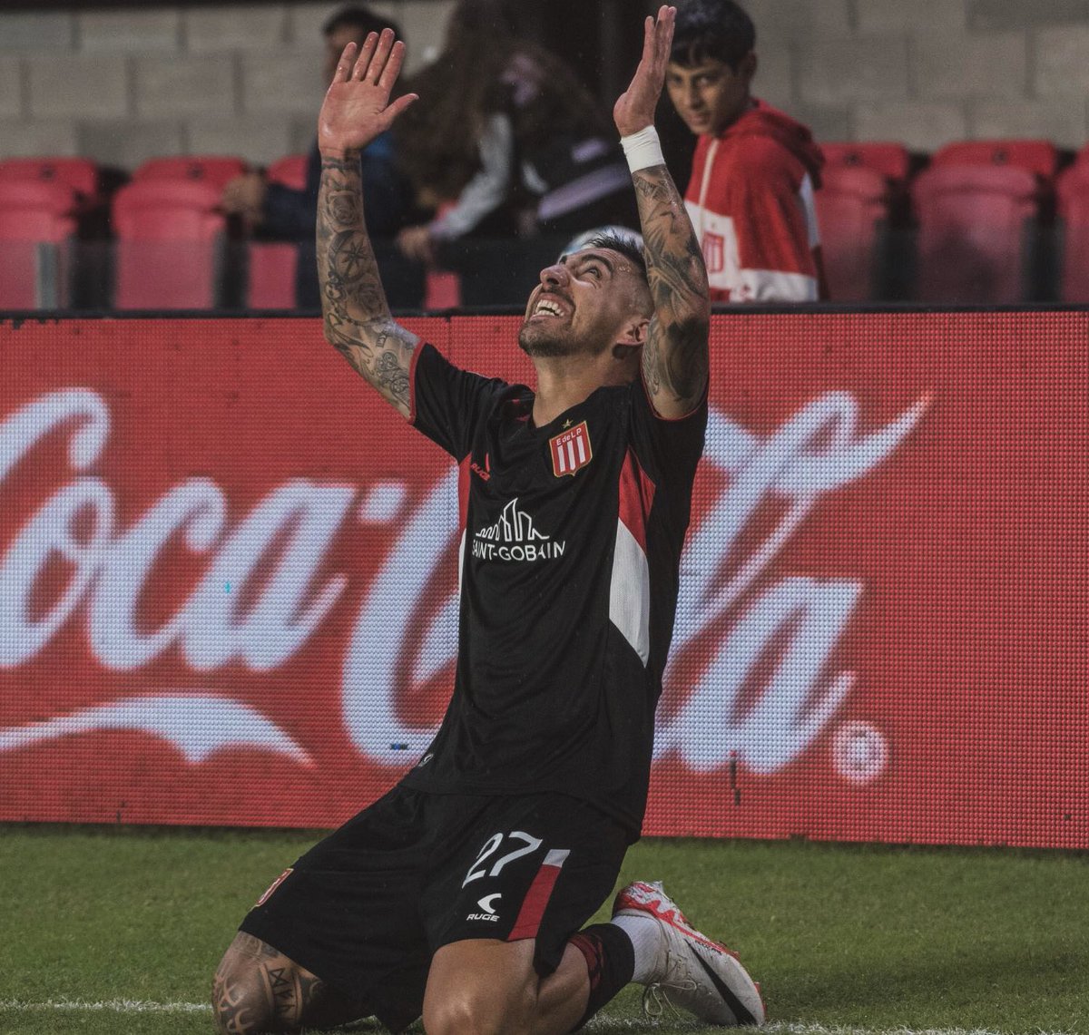 MinutoPincha's tweet photo. 🗣 “Este triunfo está dedicado para Javi y su esposa. Quedó demostrado que somos una familia” ❤️

@editor_platense 📸 https://t.co/0wNIrVD9HW
