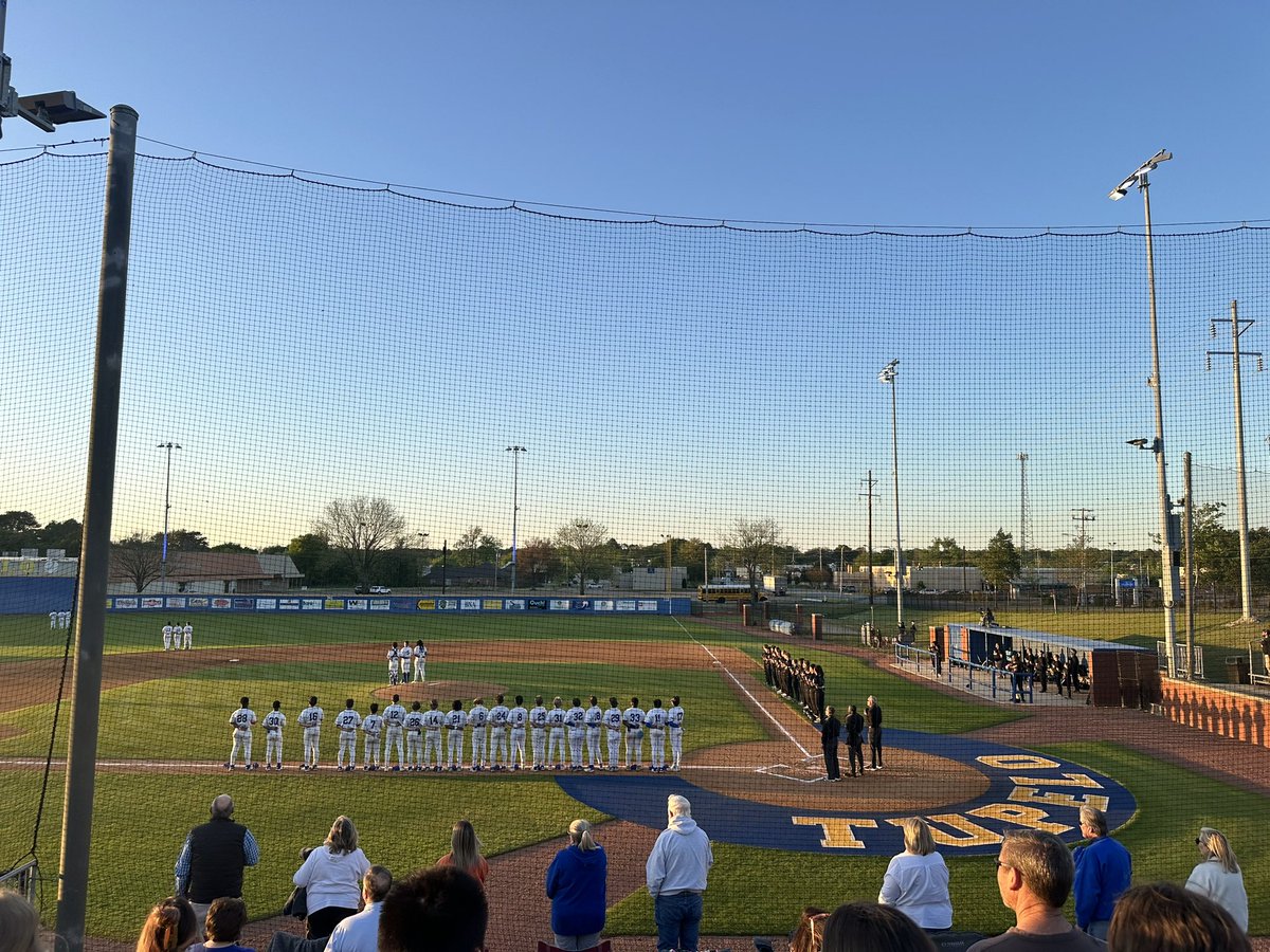 Ahhhhh Let’s go @goldenwavebsb ⚾️⚾️ Beat Starkville!