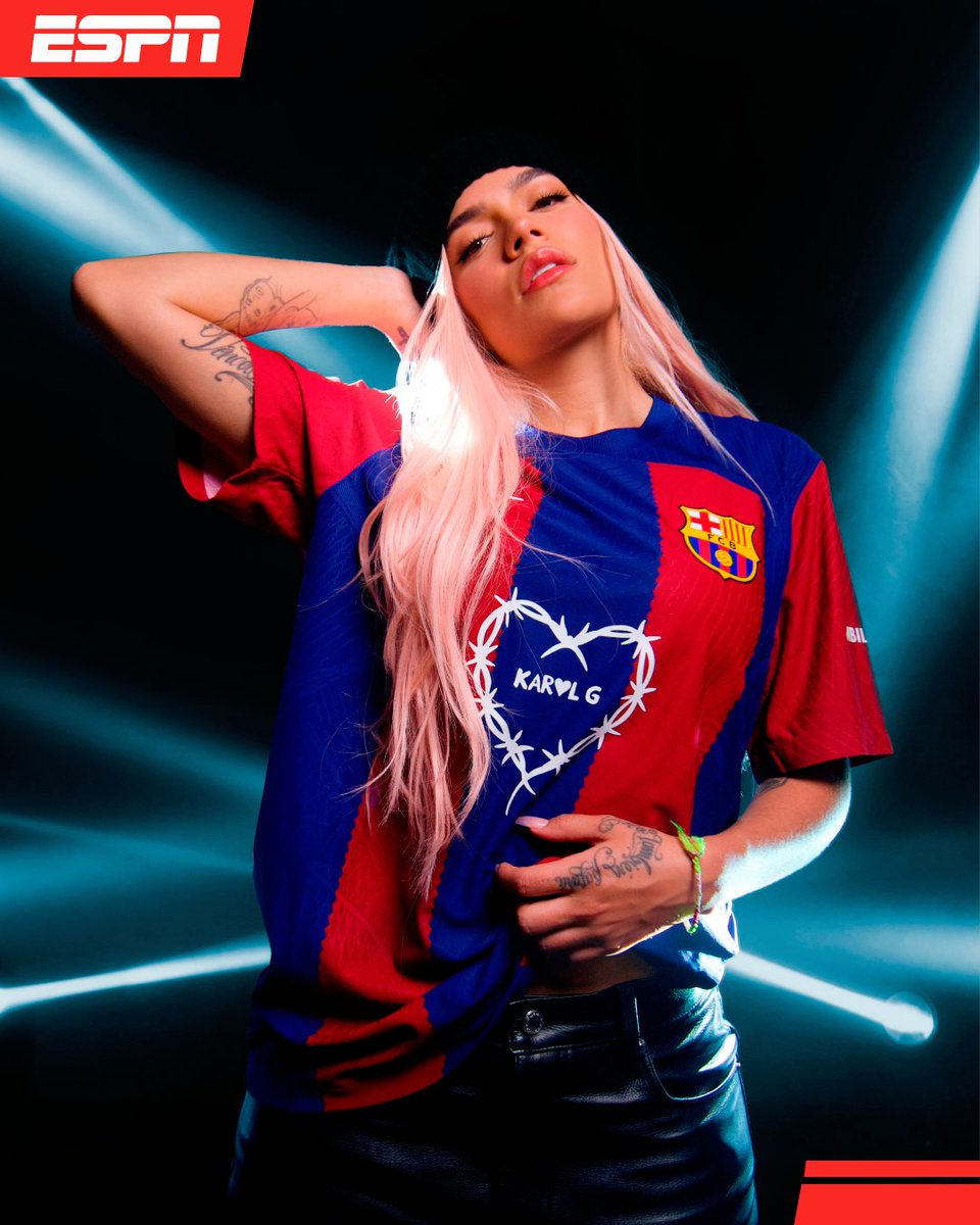 BARÇA 🤝 KAROL G Ojito al jersey del cuadro culé con el logo de la Bichota 😍