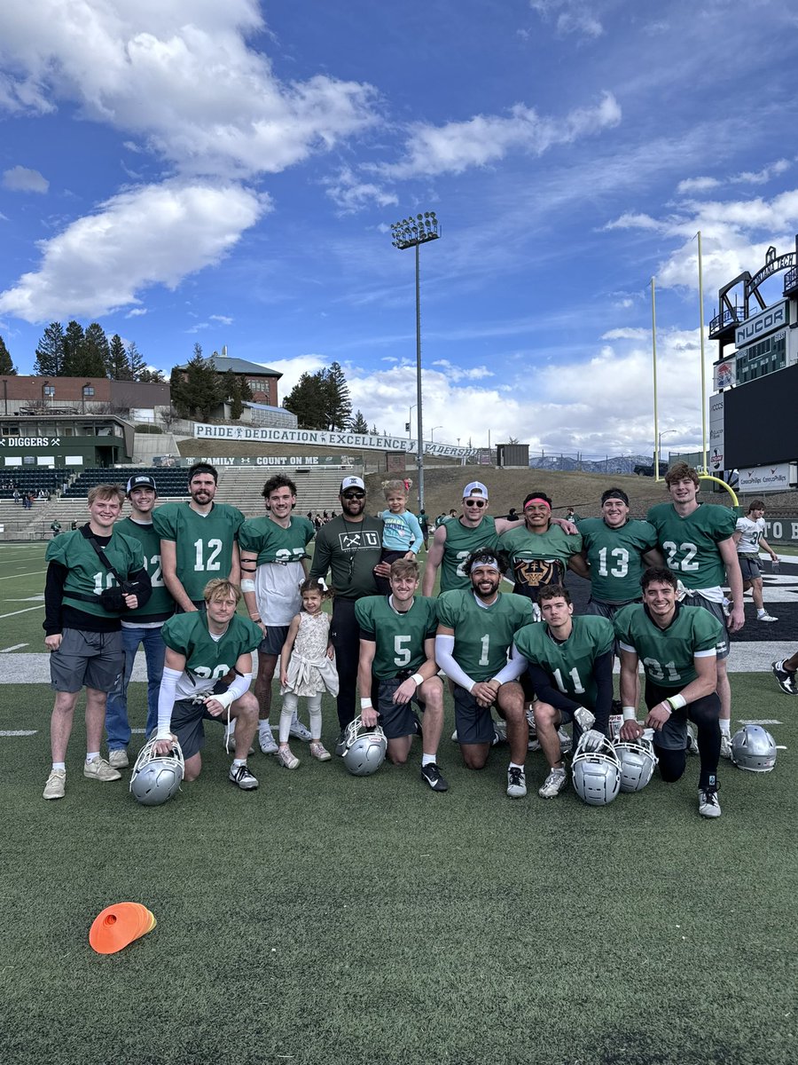 Really enjoyed Spring Ball with this crew! High character young men that put in the work on and off the field. #RollDiggs #LockDownSmooth @MonTechFootball