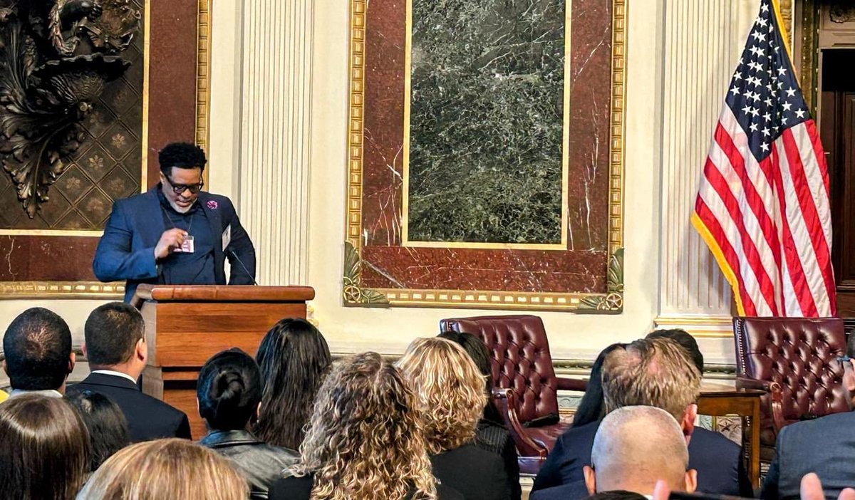 A moment I won’t forget. Being invited to speak at the @WhiteHouse for #YouBelonginSTEM convening hosted by @usedgov My talk 'Harnessing the H in STEM: Hope, Heart❤️, and Humanity' emphasized seeing the humans in STEM. #STEM #inspiremath @weinspiremath