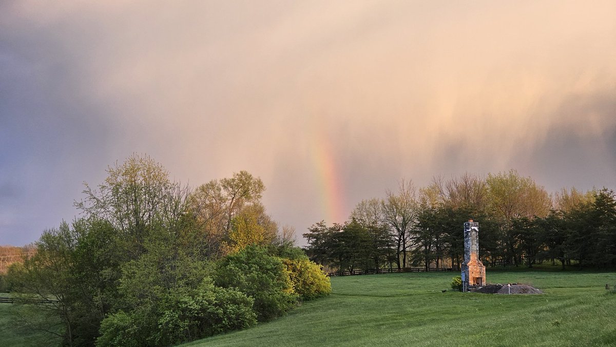 Partial rainbow seen in Woodford County this evening as storm approaches Lexington. #Kywx