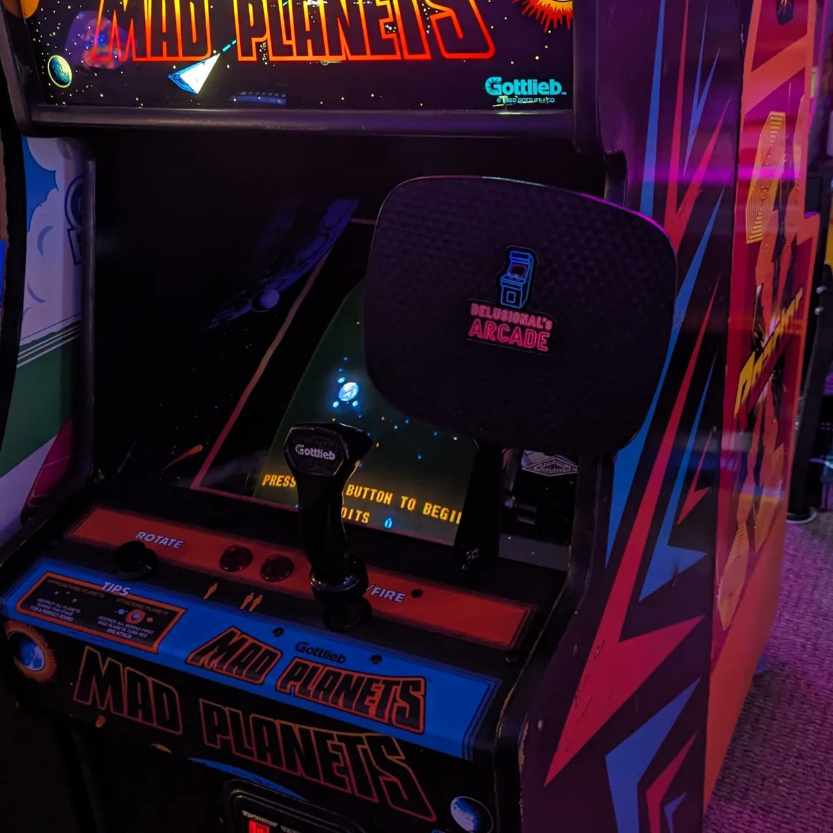 DeLsArcade's tweet photo. Now available! Limited Edition Arcade Monitor Mirrors. Now with a protective cloth carrying bag. 
#arcaderepair 
#arcaderestoration 
#arcadecollector
#coinop 
#crtrepair 
@DeLsArcade
Only $60 shipped (US) https://t.co/SXUFNQDu4N