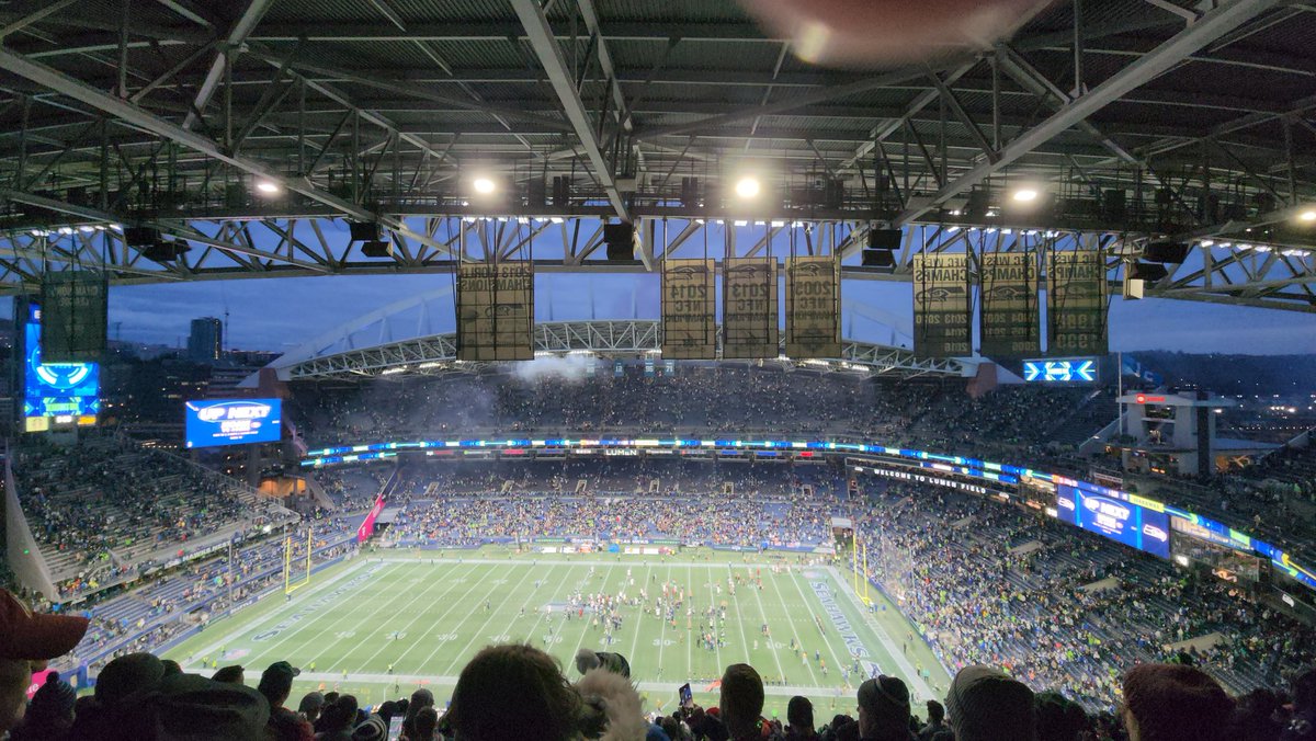 JulesRazr's tweet photo. Missing football season! Looking forward to another home game next season! @Seahawks #GoHawks https://t.co/JOykKUyG8S