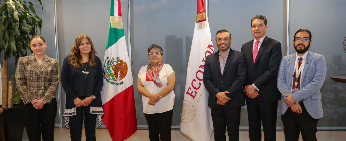 La secretaria de Economía, Raquel Buenrostro, se reunió con directivos de la Asociación Mexicana de Data Centers (@MEXDC01), donde abordaron temas de la operación y diseño de los centros de datos en México, así como la importancia de impulsar la educación #STEM, formación que se