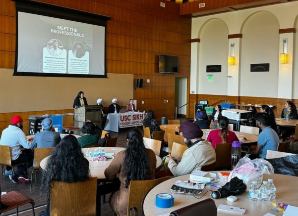 SALDEF's tweet photo. SALDEF was honored to attend a night of productive networking at the University of Southern California last week! 🏫

The @USC SSA hosted a fantastic event, bringing together Sikh professionals and industry leaders with college students from diverse fields. 🎓 https://t.co/v2zds9o3nl