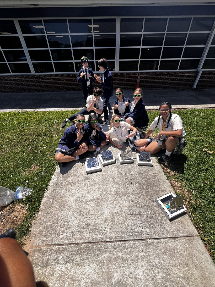 @nelsontch5 @NEED_Project Awsome my friend we had 90% clouds to try to see the eclipse.. but got peaks .. we made Solar ovens with the department of energy!!and we used them today sunny and clear 😊