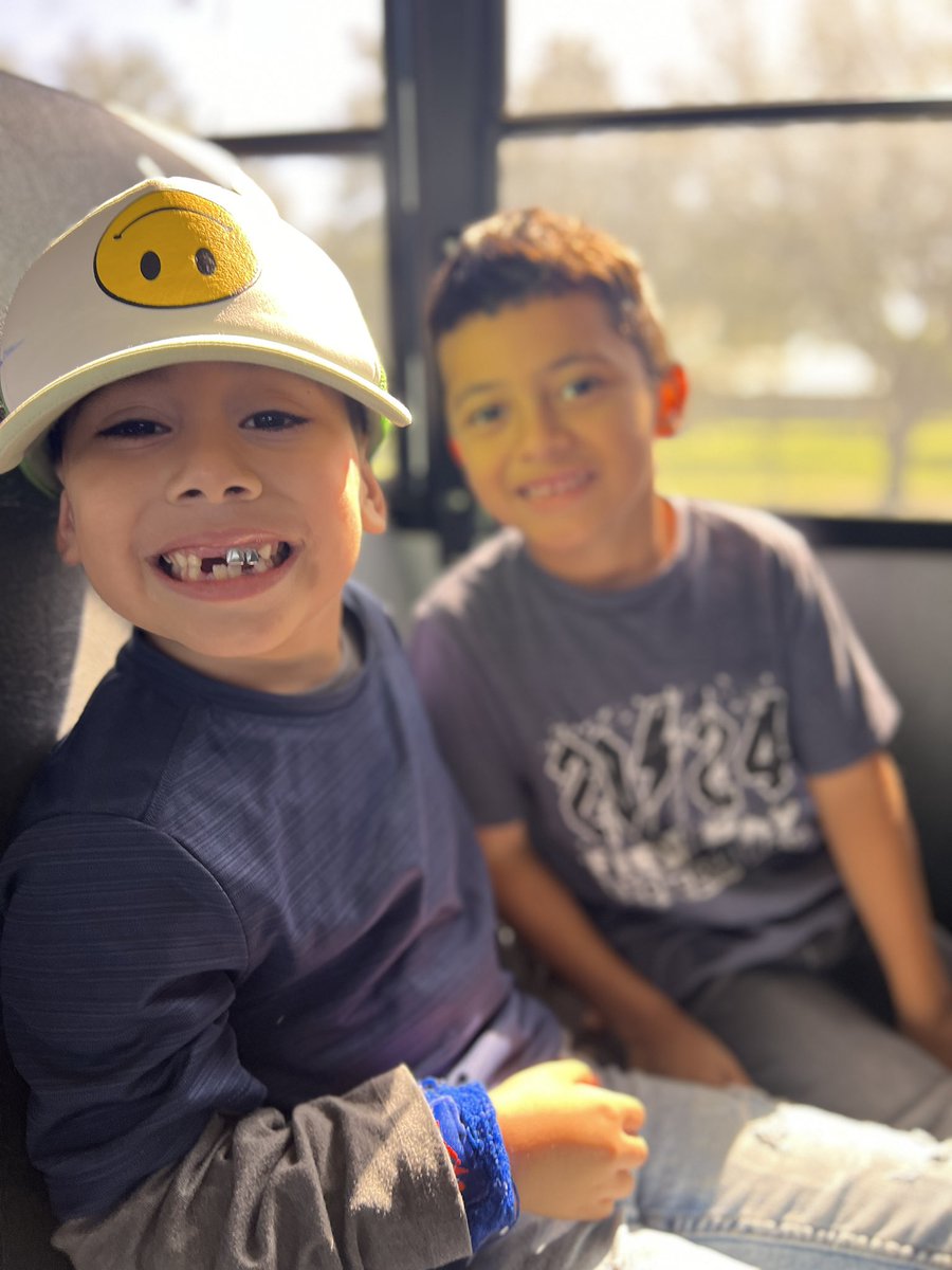 MissPatyQ's tweet image. Our students had a blast today at @dewberryfarm ! They got their hands dirty planting tomato seeds, rode the exciting train, and even met some friendly farm animals!  #FieldTripFun #LearningAboutAgriculture #DewberryFarm @ReedElementary #ReedBuildsMinds @JLopezEDU