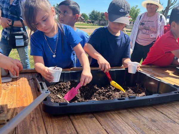 Our students had a blast today at @dewberryfarm ! They got their hands dirty planting tomato seeds, rode the exciting train, and even met some friendly farm animals! #FieldTripFun #LearningAboutAgriculture #DewberryFarm @ReedElementary #ReedBuildsMinds @JLopezEDU