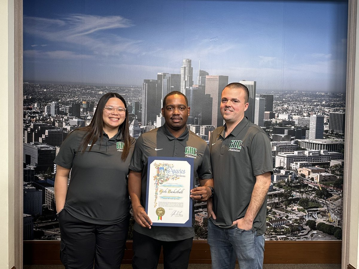 ecrathletics's tweet photo. Leadership &amp; solid coaching recognized! Rai Colston, Nick Kindel, Iliana Camua and their basketball team and program acknowledged for their SoCal CIF Regional Championship at City Hall and Councilman John Lee. Great work by our 3 alumnus. NeverStop! https://t.co/EmOG0CjBSn