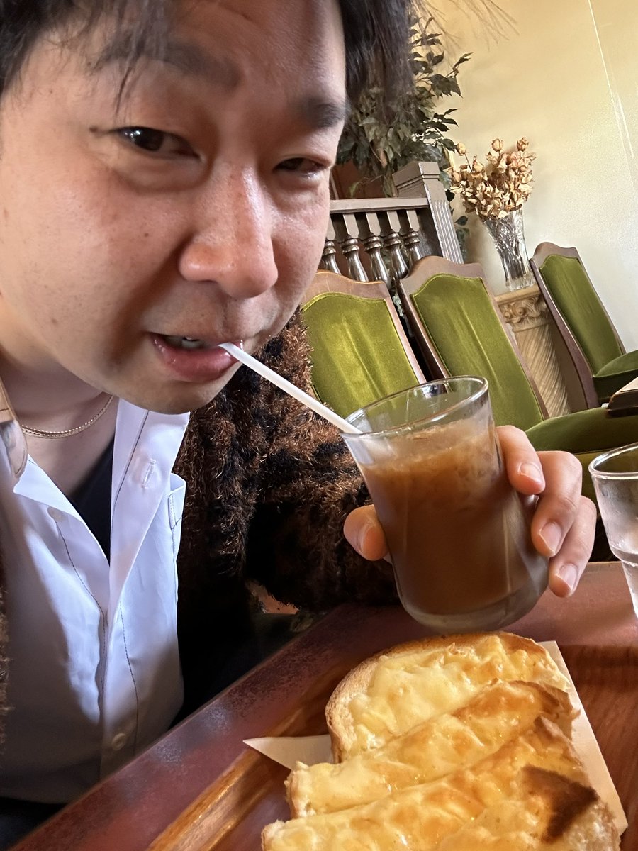 いつもの喫茶店でモーニングコーヒー☕️
喫茶店のママも公務員を辞めたことにビックリされていましたが、これからのチャレンジを応援してくれています😊
コーヒーとママの愛が身体中に染み渡る🥰

#行政書士 #うまいもん #モーニング
