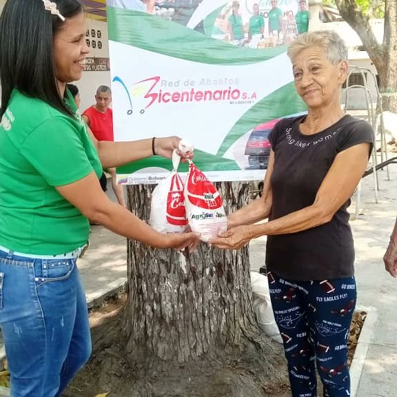 Continuamos trabajando por nuestro pueblo,desde la Parroquia Petare Norte, Comuna el árbol de las 3 raices, Municipio Sucre , Estado Miranda. Realizamos Feria del Campo Soberano. #VenezuelaValiente