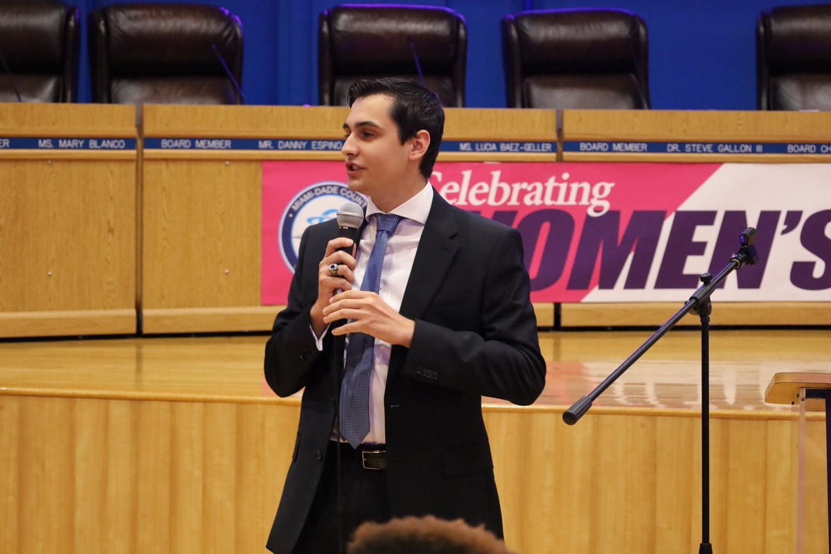 maurits_acosta's tweet photo. Excited to announce that I was recently elected Student Advisor to the School Board of Miami-Dade County for the 2024-2025 school year.

Now, let’s get to work for the 330,000+ students of @MDCPS!

#YourBestChoiceMDCPS https://t.co/pYODc1M0Wp