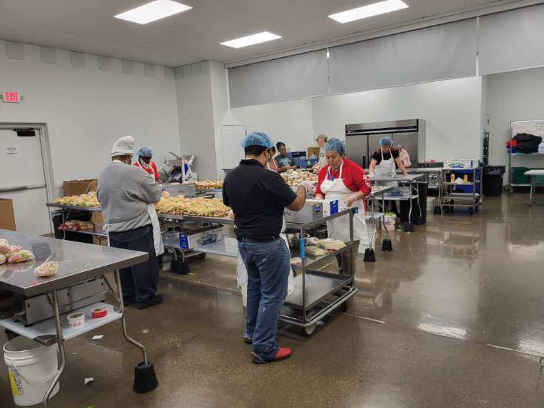 Our @GWContinentals students working hard at Second Helpings! ✔️Diversity ✔️Opportunity ✔️Achievement @BigVoice22 @RoslynStradford @Garycarter73 @Ashley_The_Gr8t @IPSSchools