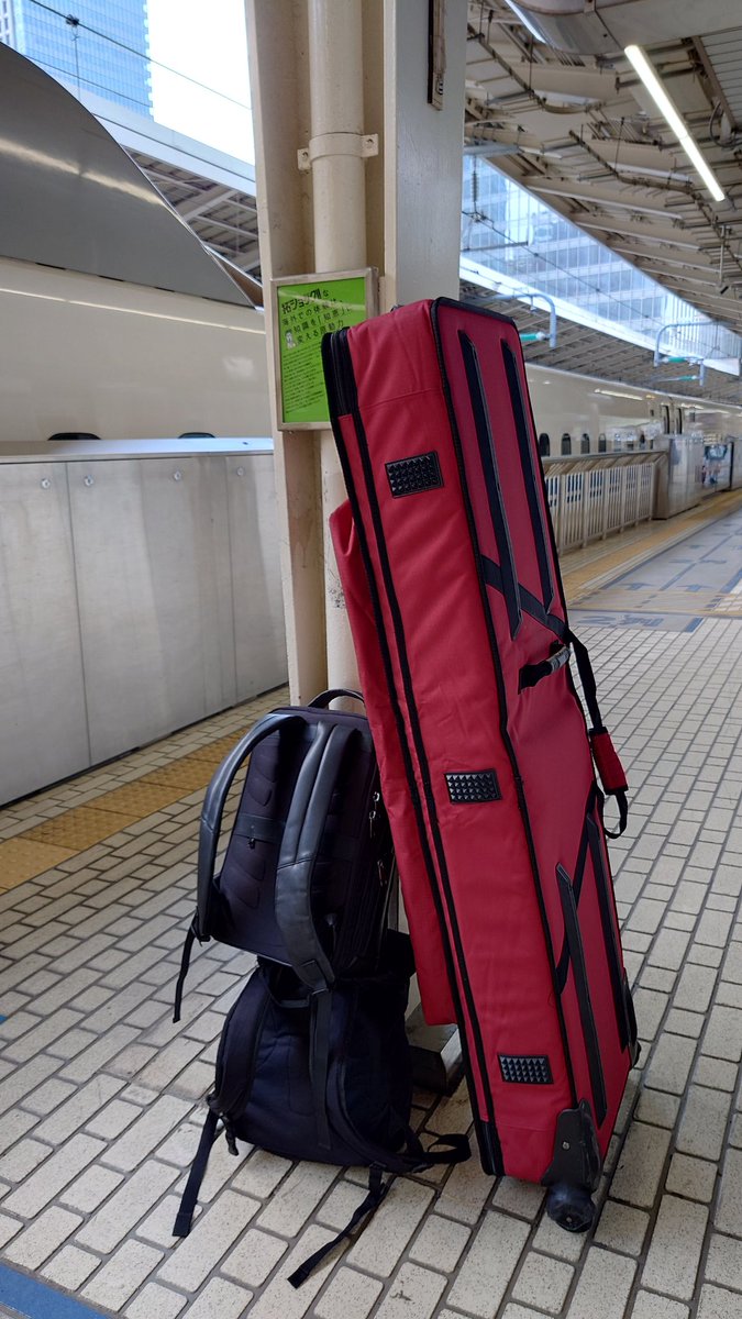 Jokerrr_FLSTF's tweet photo. 88鍵の移動は毎度筋トレですね🤣
待ってろよ、名古屋！
#Gサミ
#GLAY https://t.co/LvlRWeLy91