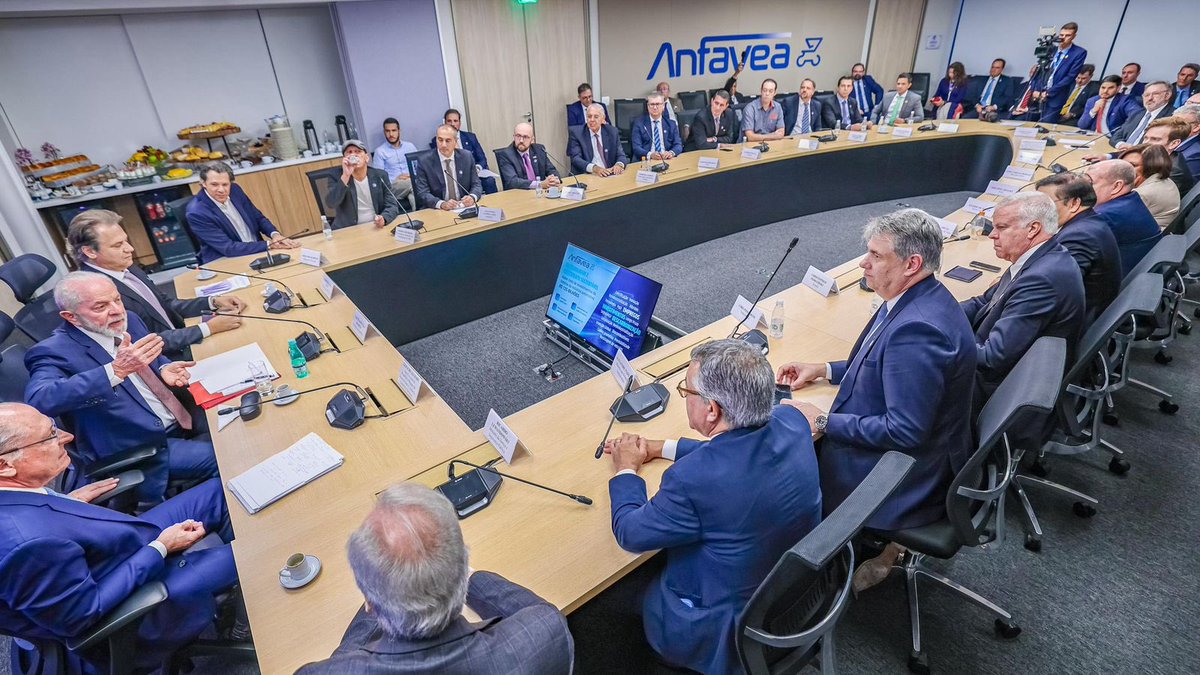 27 empresas do setor automotivo. R$ 125 bilhões em investimentos. 🇧🇷

📸 <a href="/ricardostuckert/">Ricardo Stuckert</a>