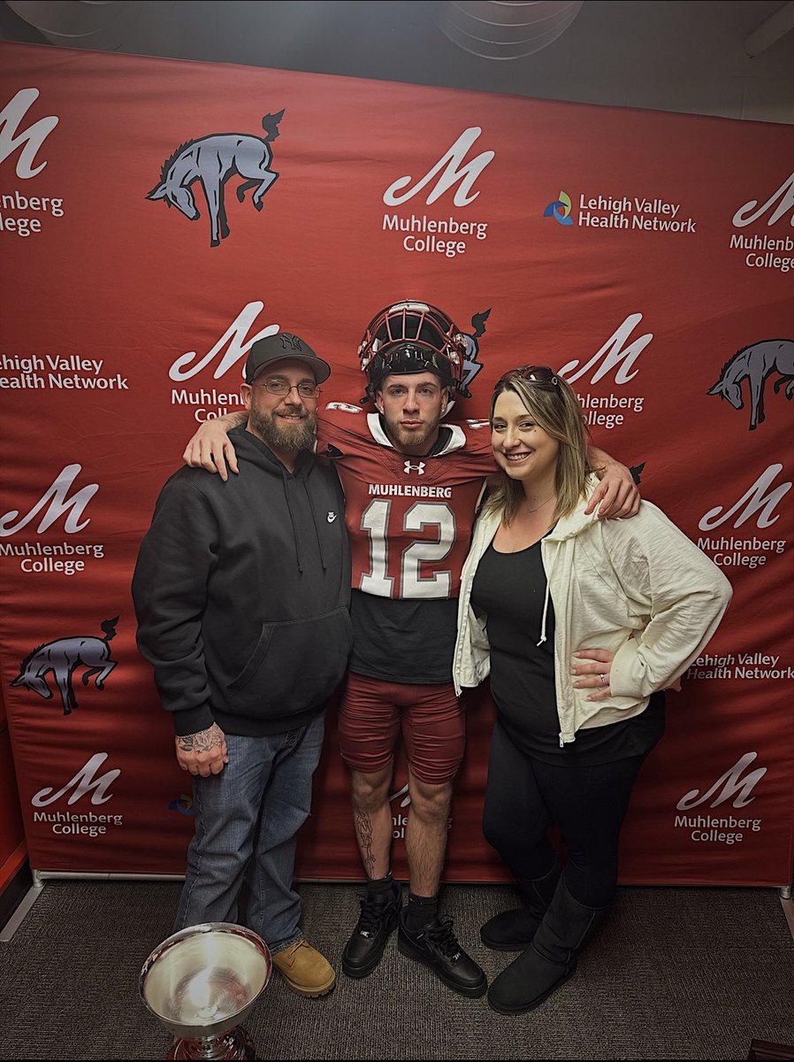 JohnBardin2's tweet photo. I am extremely blessed and proud to announce that I have committed to Muhlenberg College! I want to thank the coaching staff at Muhlenberg for giving me this opportunity as well as my family and coaches for believing in me @CoachTieri @zachdeldin @coachshiz @DigInMules 
#DigIn https://t.co/rJtt7vYN2z
