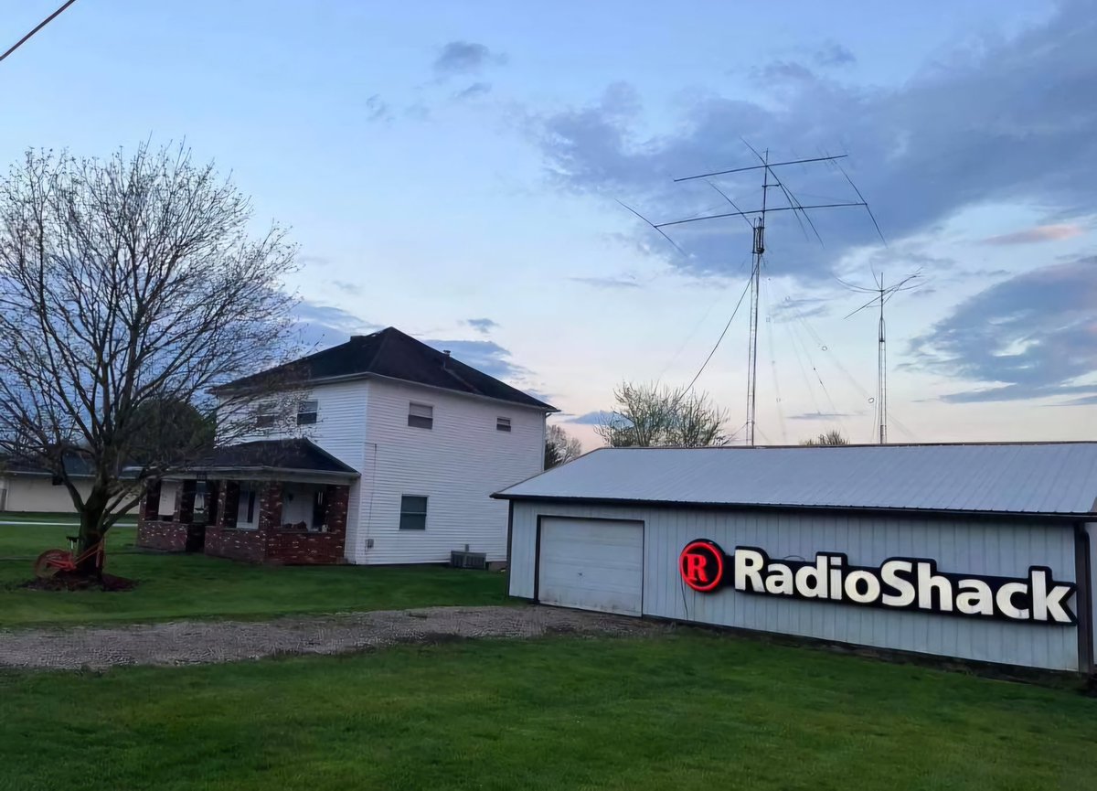 My radio shack 
#hamradio <a href="/arrl/">ARRL</a> <a href="/FCC/">FCC</a>