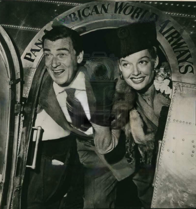 And here is #WalterPidgeon and #AnnSheridan in 1946 heading to Mexico City for Cinco de Mayo