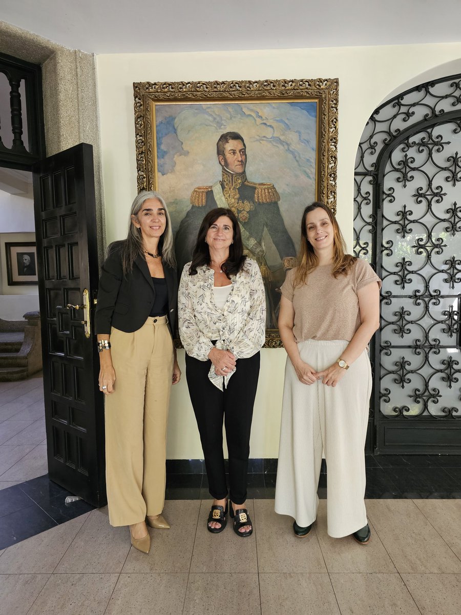 GabrielaVTesta's tweet photo. En el marco de Misión a Perú para participar en la Feria APAVYT, participé en una reunión de trabajo en la Embajada de Argentina en Perú, con parte del gabinete, Verónica Chiffel Figueiredo y Jéssica Diaz. https://t.co/N3nrADLLow