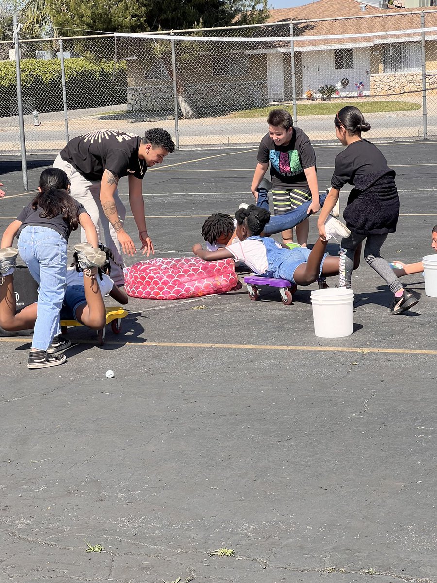 Harris SBAC Rally 💜
Yesterday was a great day to be outside to motivate  our students for the SBAC testing💜
Go Hawks !!! You got this !!!!! 💜💜
#TeamBCSD #TeamHarris 💜💜