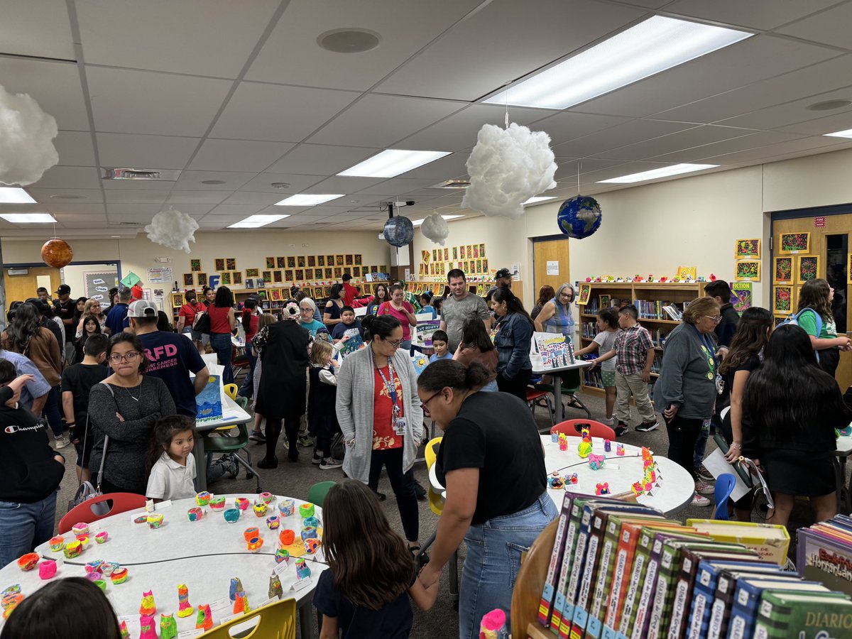NISDEsparza's tweet photo. Fabulous Fine Arts Night! Thank you @MrKJCopeland @GTESPARZA @jerrygarcia1968 https://t.co/a28wCG3nKv