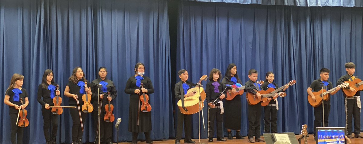 NISDEsparza's tweet photo. Fabulous Fine Arts Night! Thank you @MrKJCopeland @GTESPARZA @jerrygarcia1968 https://t.co/a28wCG3nKv