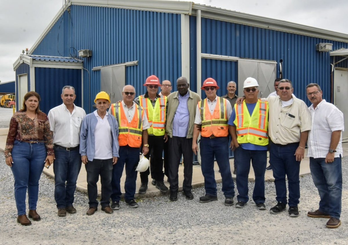 Esteban Lazo intercambia con trabajadores y directivos de la planta Energas, en Puerto Escondido, Santa Cruz del Norte, #Mayabeque
@DiazCanelB 
@BYuniaky 
@lamas_aguiar