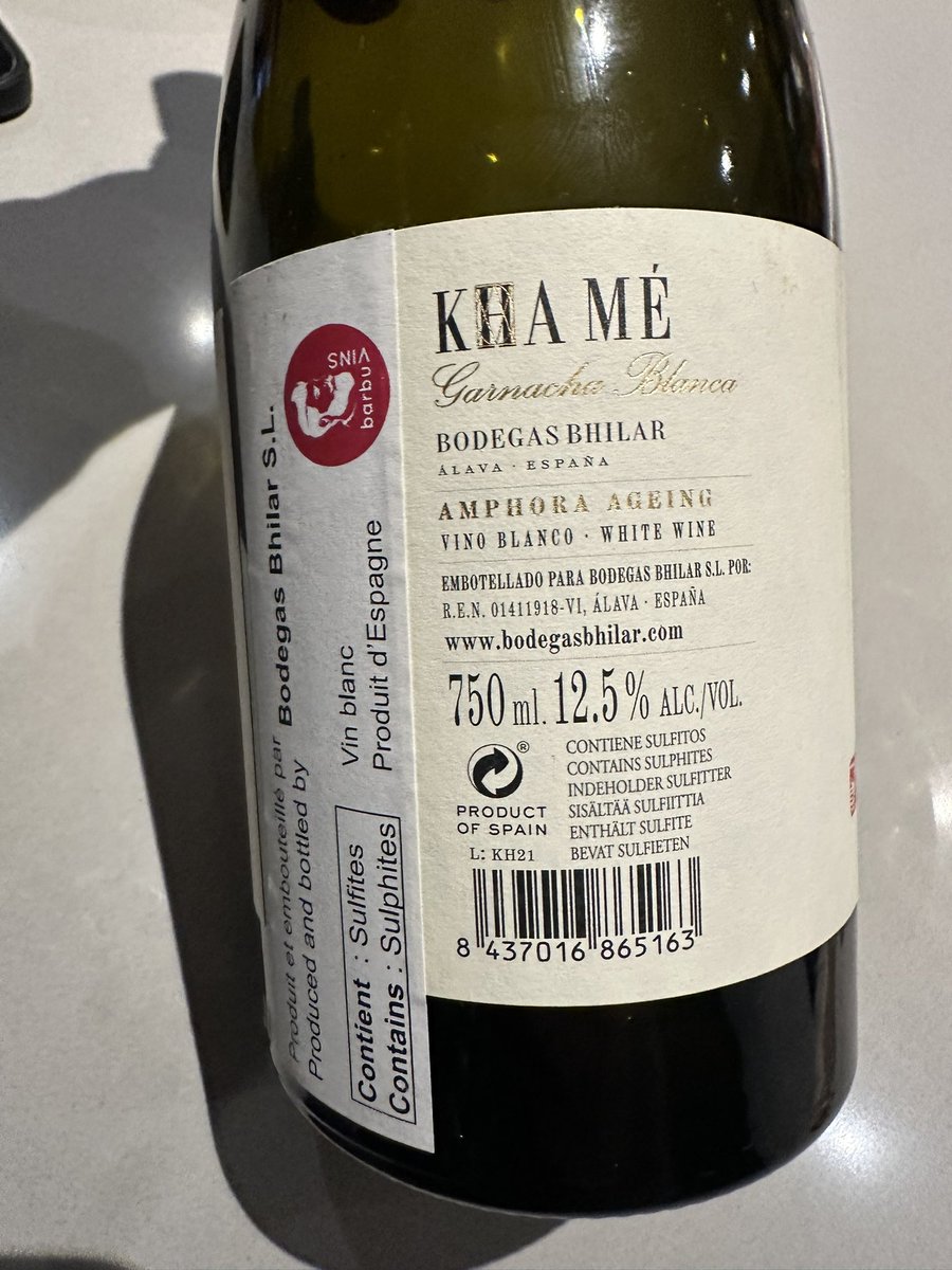 Garnacha Blanca, élevé en amphore. #navarra Bodegas Bhilar. OMG.