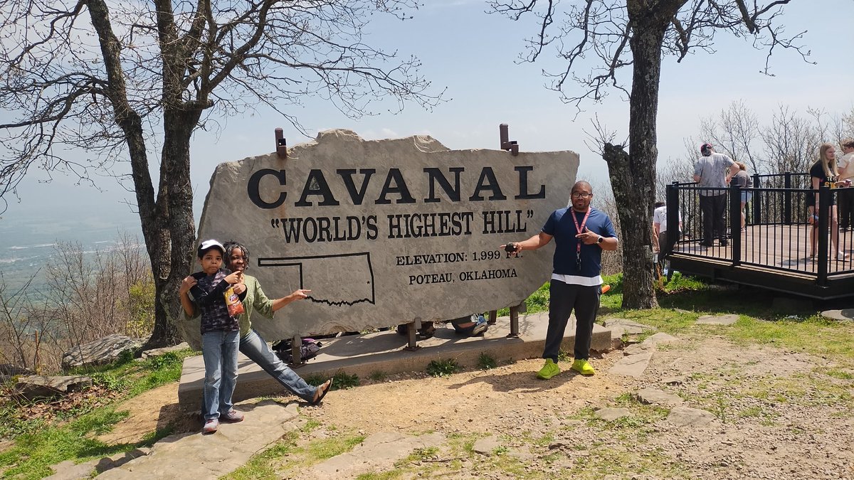 Top of the world ma!!! Photo taken after the solar eclipse 2024. 
#solareclipse2024 #okwx
#oklahoma 
Cavanal Hill.