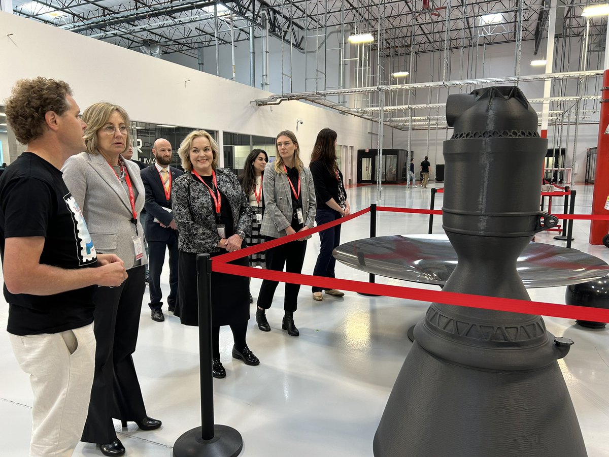 With Senior Advisor to Californian Governor Gavin Newsom, Dee Dee Myers and Rocket Lab ‘s Peter Beck at Rocket Lab’s Long Beach facility. Had a thorough discussion about more opportunities for business between New Zealand and California & how much better we are working together.