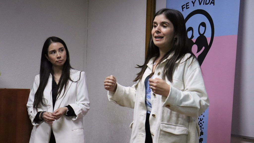 Tremendas @promujereschile Estuvo buenísimo el conversatorio sobre el día del niño que está por nacer. Muchas gracias a @cfelmerv y Daniela Carrasco por las charlas 💙 💙