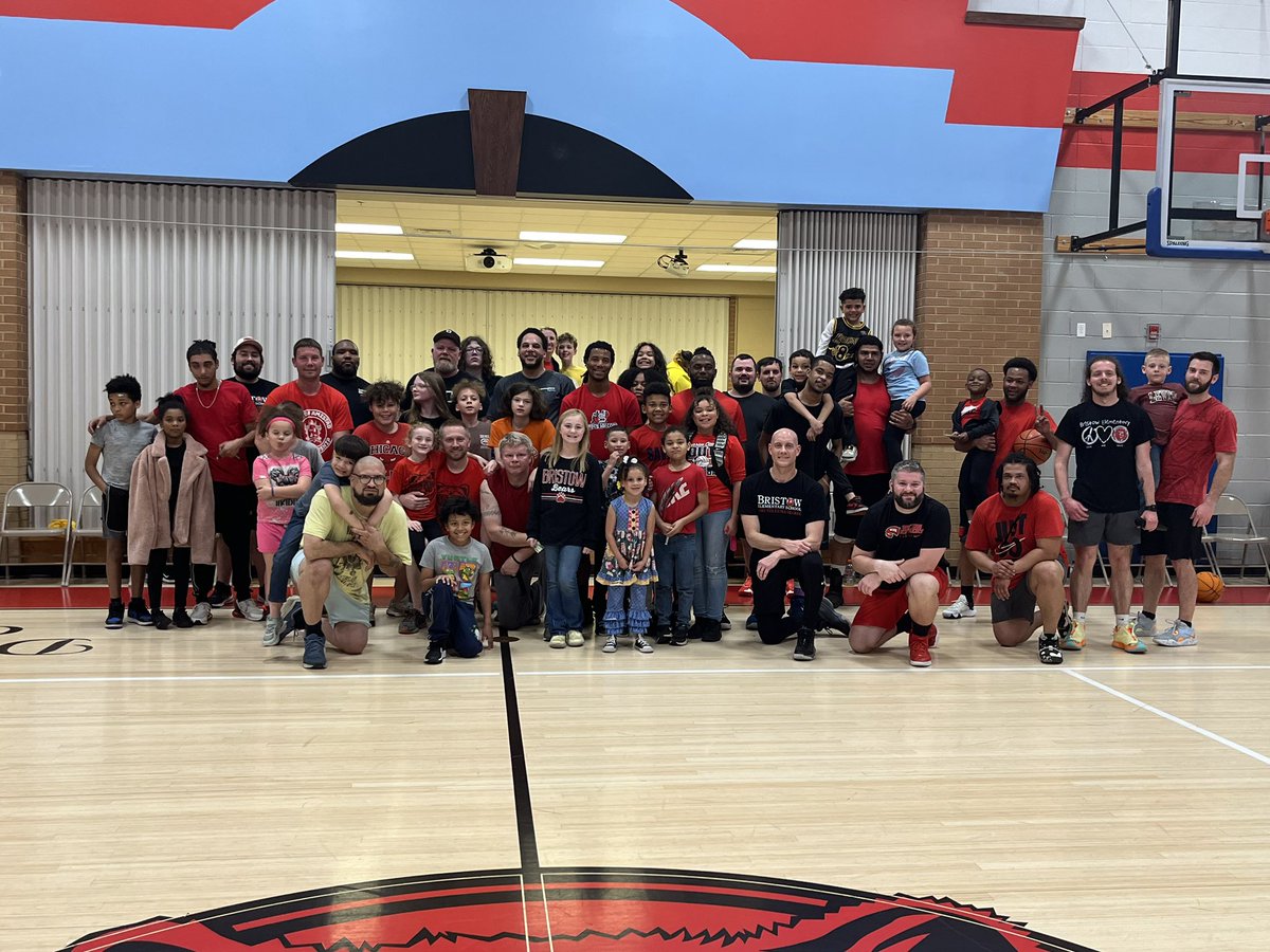 Look at our @bristowelem family! They did a fantastic job playing basketball tonight! We loved cheering them on and seeing our community come together for a great night of fun!