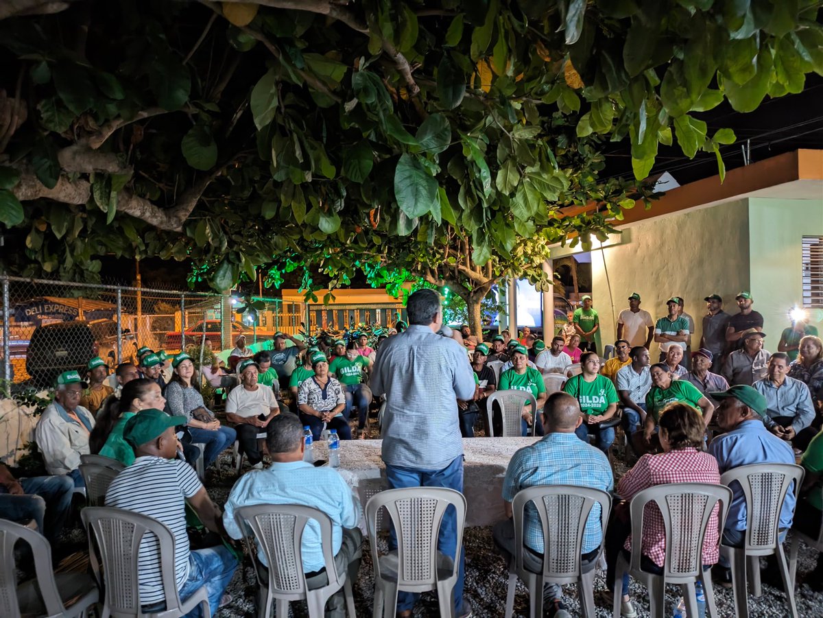 EuclidesLaVega's tweet photo. Ahora estamos en un gran encuentro con la comunidad de Jima Arriba, Municipio Jima Abajo, del La Vega.
#eucliddesunsenadordeverdad https://t.co/VggxGLfY1U