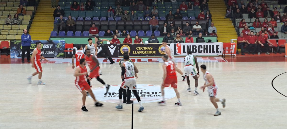 CoolTV_Valdivia's tweet photo. Comienza en la catedral del basket chileno 🏀 #valdivacl @CDVBasket @sportiva_basket @liga_nacional @segureitor @JersonlopezF @DiegoGasparSaez https://t.co/FK7sxLaViD