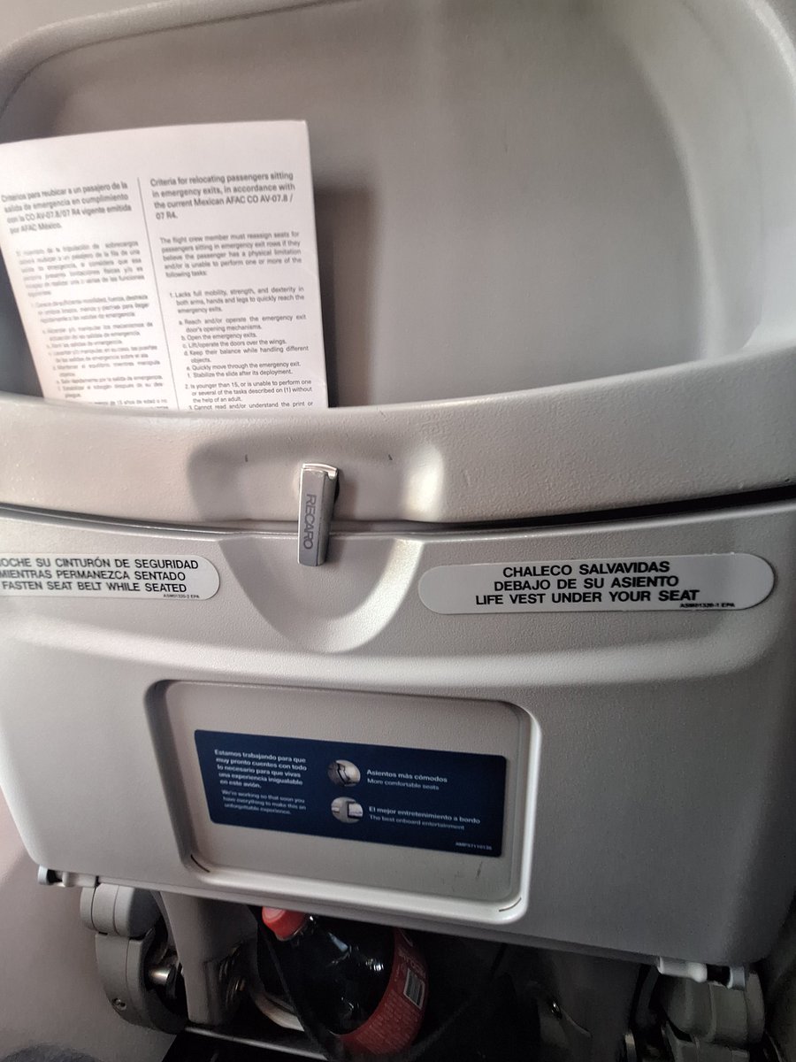 ramtello's tweet photo. @Aeromexico pague más del doble para tener entretenimiento a bordo, y resulta que asignan un avión viejo sin pantallas, y todavía dice que el "mejor entretenimiento a bordo" para la otra pago @VivaAerobus o @viajaVolaris, mejor servicio y por la mitad de precio https://t.co/DtrUkYiP9A