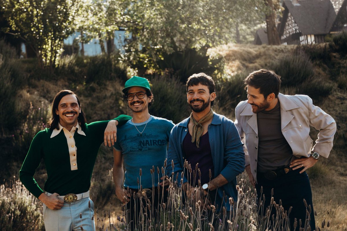 elcaloncho's tweet photo. Ya disponible Nuestro Año con @LOSMESONEROS 

Aquí puedes pasar a darle play 👇🏽

https://t.co/V6Cd3X2Gsy https://t.co/XRfEpThdJZ
