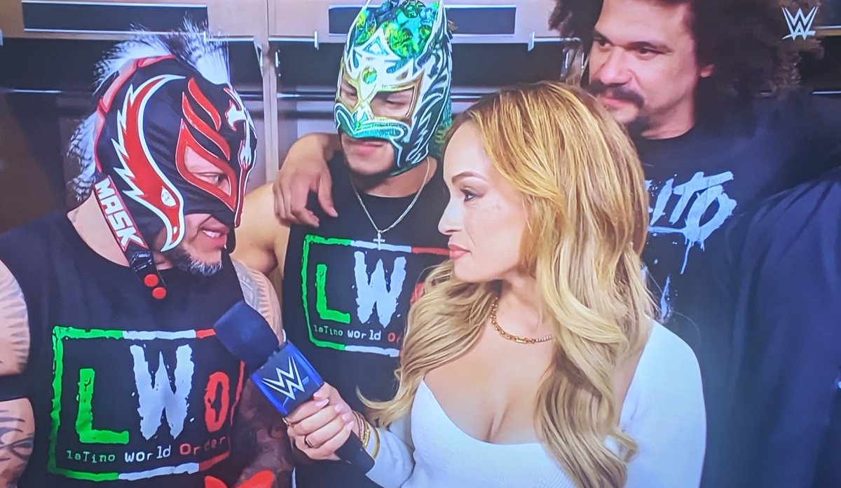 Nahhhhhhh you're not fooling anyone Carlito, you dirty #SmackDown