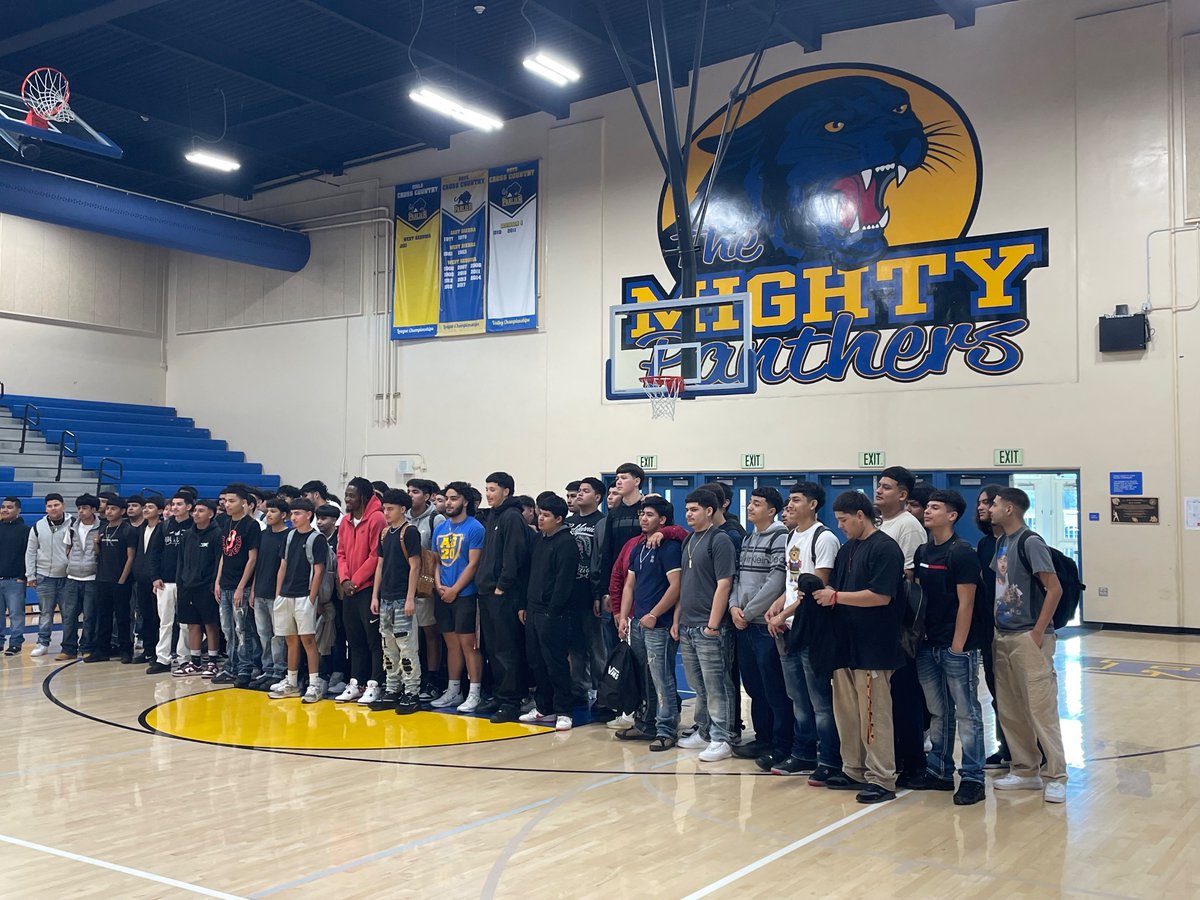 100percent3G's tweet photo. Photos of CJ Jennings greeting his enthralled Parlier Panthers student-athletes Friday Morning. “The only time success comes before work is in the dictionary.” -Coach Jennings https://t.co/nnz5CBZiyW
