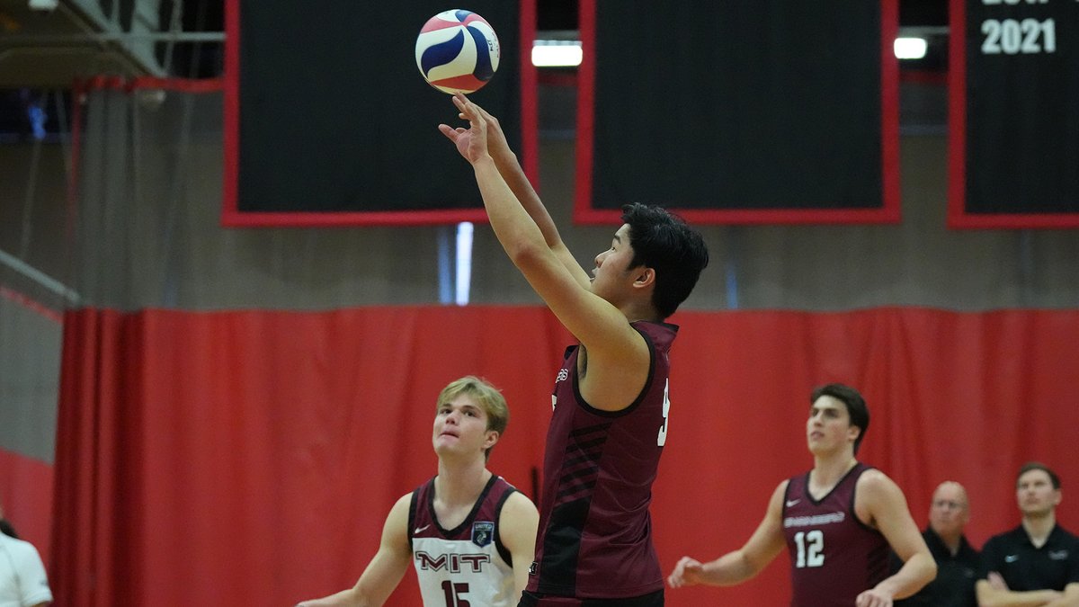 On to the semis! @MITMensVB defeated Hobart, 3-1 to advance to tomorrow's @TheUVC semifinals where the Engineers will take on Vassar! #RollTech Recap: tinyurl.com/yc2z3bu8
