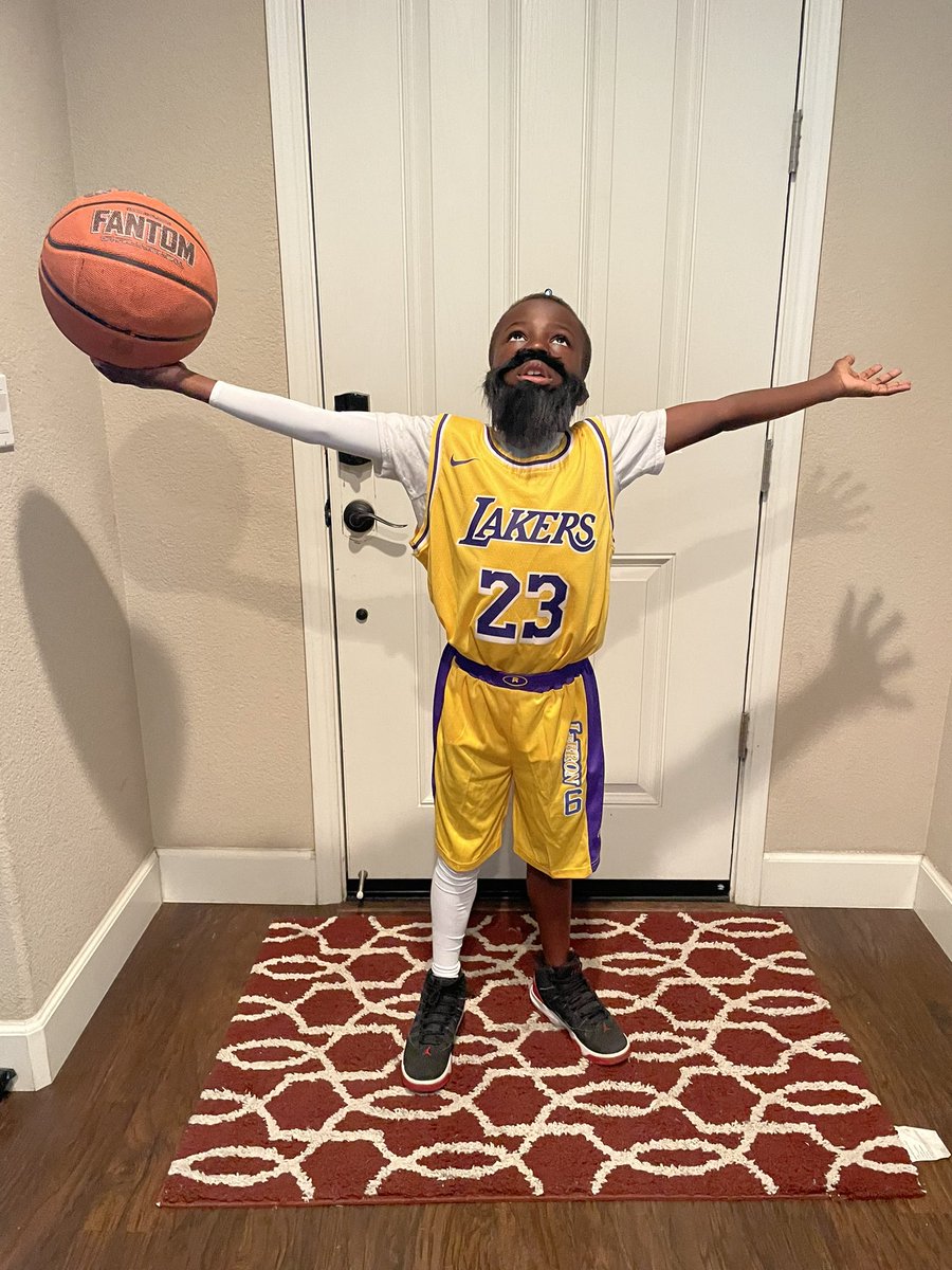 Principal_JReed's tweet photo. Thank You for using your platform to inspire &amp; give back to others. Jackson repped you well in the 2nd grade Wax Museum today! @KingJames https://t.co/LxPLm5IICz