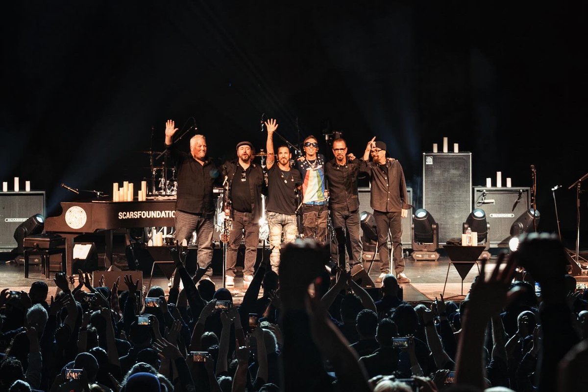 Thank you LA! Indio see you tonight! #VibezTour @youtubetheater (TOUR DATES BELOW) 📷 @frankieludikar Join us for a special night of electric music, untold stories and more! CATCH THE VIBEZ!! 🎫 Tickets and VIP Packages ON SALE NOW at: godsmack.com/tour 🕯️VIBEZ TOUR…