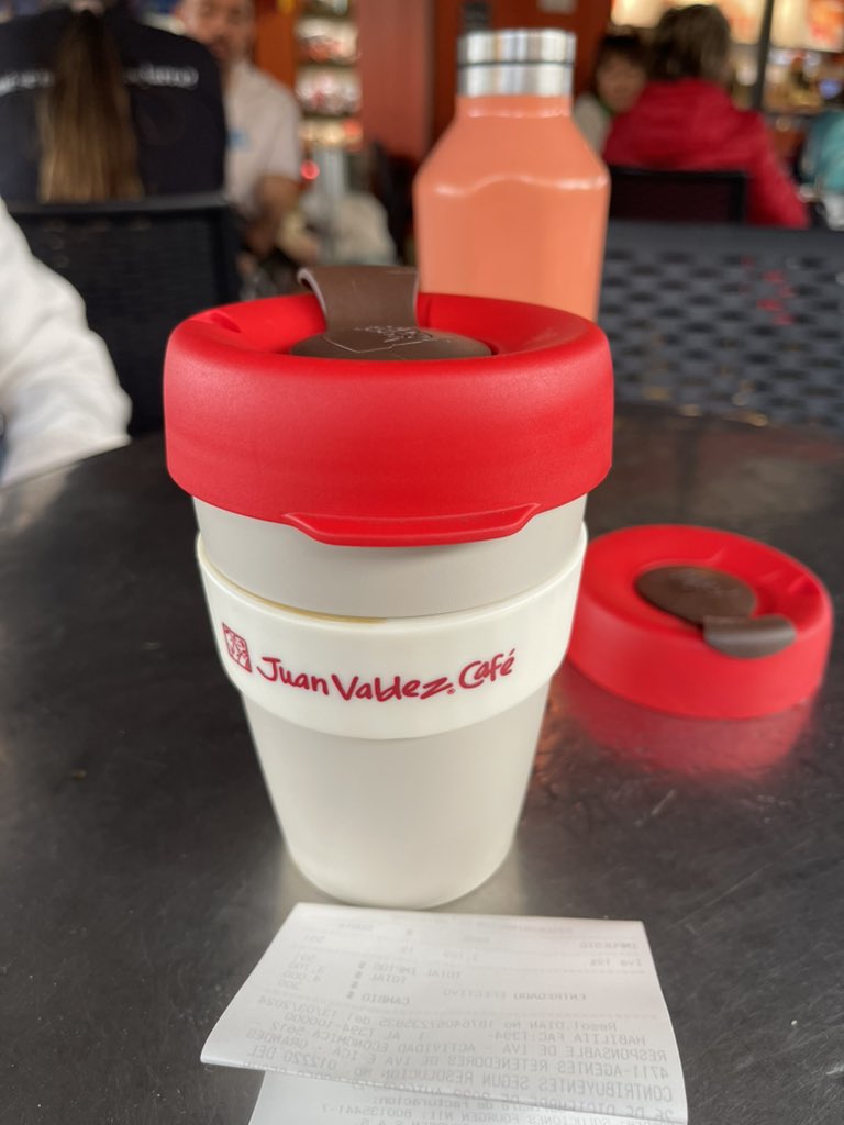 Ingeamanda's tweet photo. Poca gente utiliza #keepcup, llevándolo podemos ahorrar miles de vasos desechables https://t.co/IKxmAb6N9s