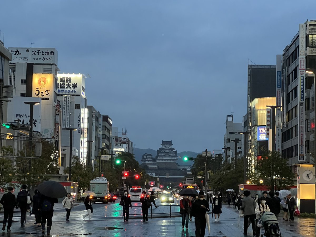 大都市と地方。これは長年Twitterで論争を展開してきた話題である。一般的には前者に住む方が経済的、文化的な意味で豊かな生活が送れると語られ筆者もそれは間違いないと思っている。だが、そこには違和感と貧乏臭さも感じる。今日はそれを地方豪族オーナーを普段見ている筆者の視点で話していく。→