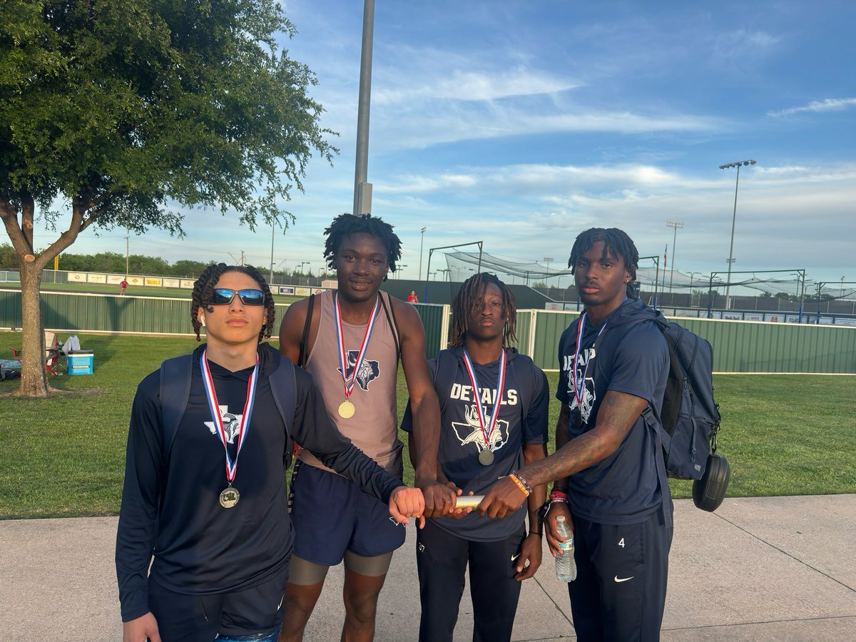 BHSVikingFB's tweet image. 🥈🥈🥈 4x200 Regional Qualifier 1:26.87 💥New School Record💥 #VikingSpeed