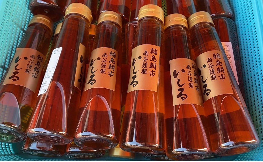 minamidani's tweet photo. #拡散希望
能登のいしるは、日本三大魚醤の一つです！弥生時代から伝わる先代の知恵が詰まった歴史ある魚醤。魚(イカ、さば、鰯)などに塩をして通常1〜2年熟成させるところ、当店のいしるは3〜5年熟成させています！熟成期間が長いことで、旨みとコクが増します。そして受け継いできている発酵菌があるので、うちにしか出せない「味」があります！！
でも今、いしるの作り手が年々減ってきており、若い作り手はほとんどいません。
私の知っている限りでは作り手の中で私が最年少です。そのいしるを守るために、今クラウドファンディングに挑戦しています↓↓↓
#能登半島地震　#いしる　
https://t.co/FQ3O8kmam6