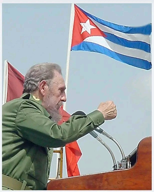 De #FidelPorSiempre 'Cuba ha resistido y resistirá. No extenderá jamás sus manos pidiendo limosnas. Seguirá adelante con la frente en alto, cooperando con los pueblos hermanos de América Latina y el Caribe.' #Jatibonico #SanctiSpíritusEnMarcha @DeivyPrezMartn1