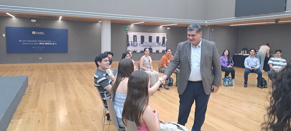 david_garza's tweet photo. Me reuní con estudiantes de primer ingreso y candidatos a graduar del @TECcampusMTY. Me entusiasma convivir, conversar y escuchar sus experiencias a lo largo de sus estudios en el @TecdeMonterrey. Siempre es un gusto tener estos encuentros y contagiarme de su energía. https://t.co/HRq2SbyrAM