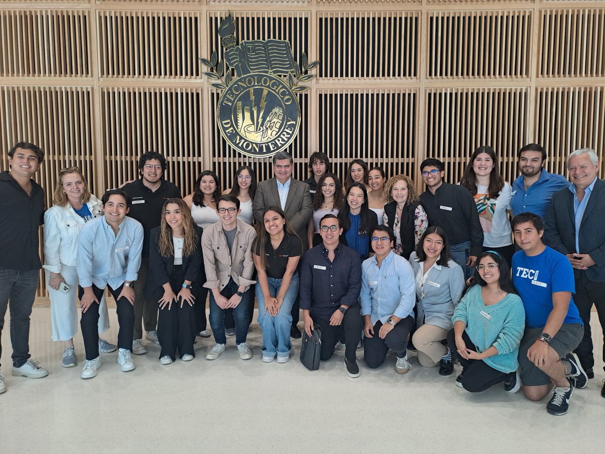 david_garza's tweet photo. Me reuní con estudiantes de primer ingreso y candidatos a graduar del @TECcampusMTY. Me entusiasma convivir, conversar y escuchar sus experiencias a lo largo de sus estudios en el @TecdeMonterrey. Siempre es un gusto tener estos encuentros y contagiarme de su energía. https://t.co/HRq2SbyrAM