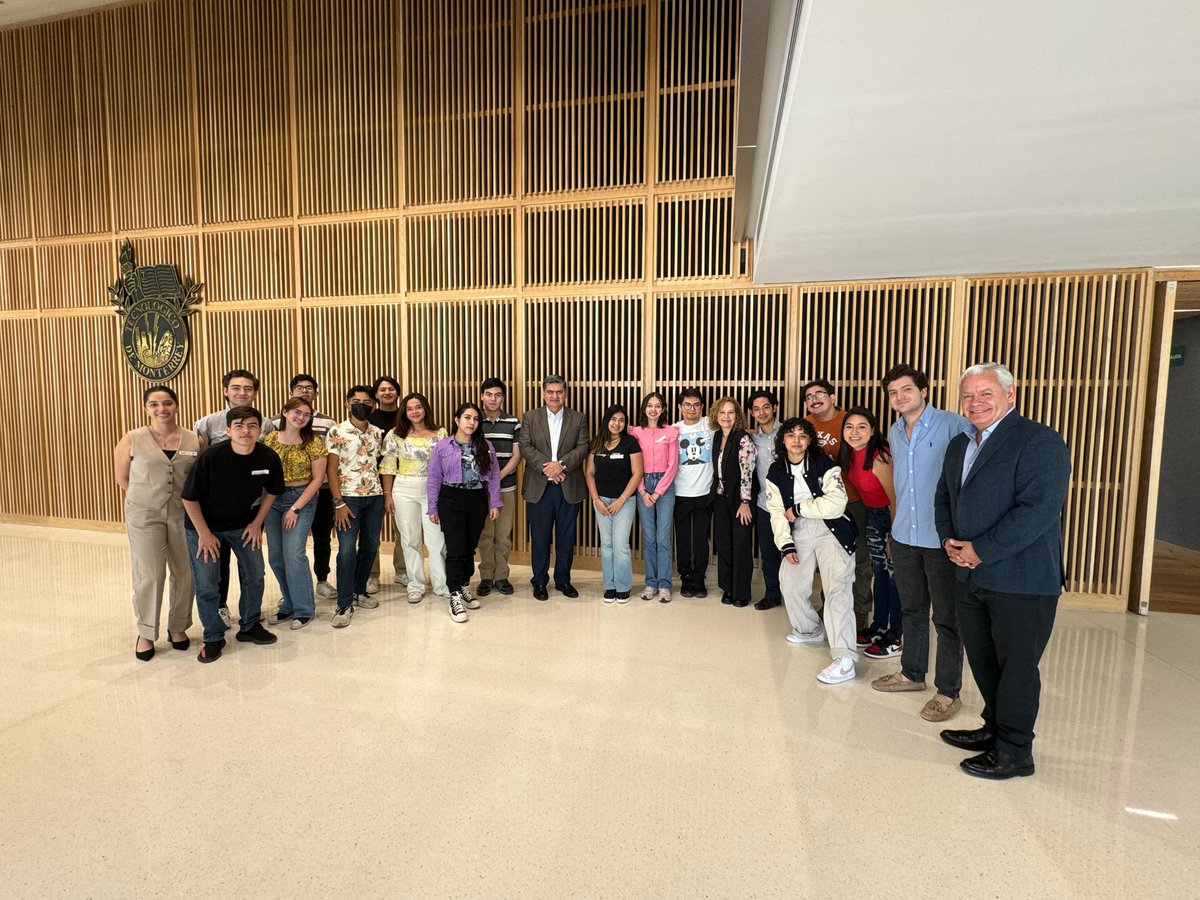 david_garza's tweet photo. Me reuní con estudiantes de primer ingreso y candidatos a graduar del @TECcampusMTY. Me entusiasma convivir, conversar y escuchar sus experiencias a lo largo de sus estudios en el @TecdeMonterrey. Siempre es un gusto tener estos encuentros y contagiarme de su energía. https://t.co/HRq2SbyrAM